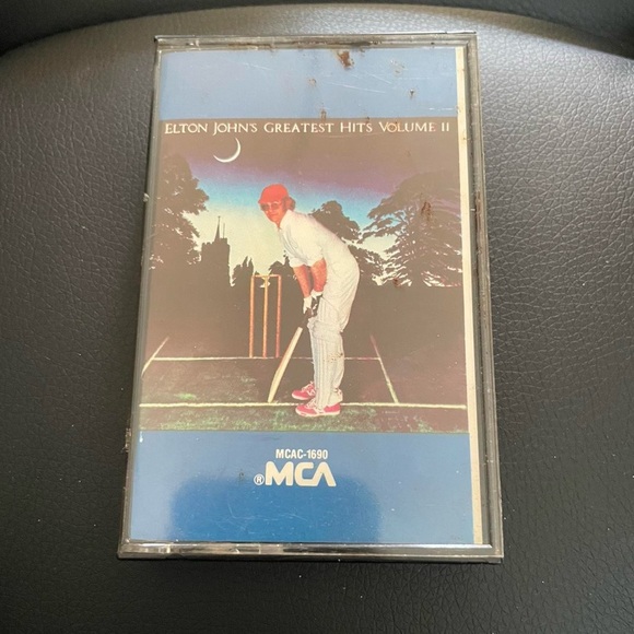 Elton John Greatest Hits volume 2 cassette - Picture 1 of 3